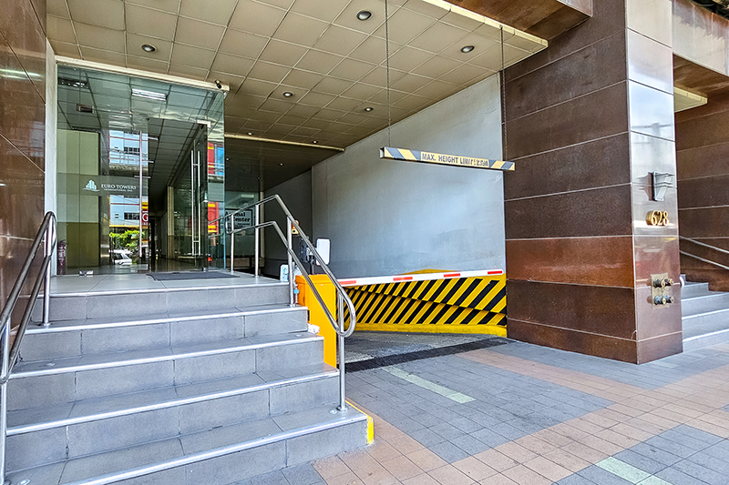 commercial-area-vivaldi-residences-cubao-entrance